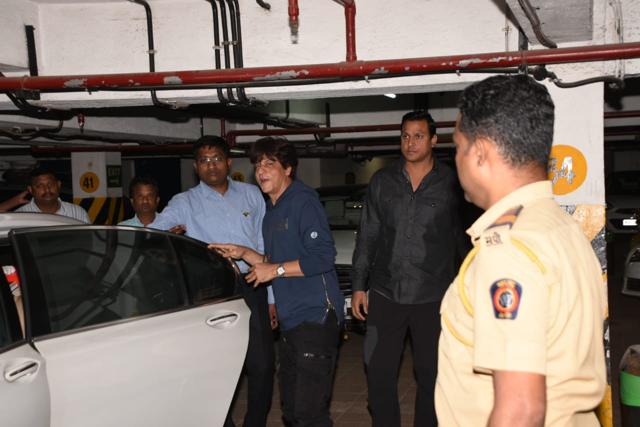 Shah Rukh Khan spotted at the screening of Zero. (Viral Bhayani) Shah Rukh Khan spotted at the screening of Zero. (Viral Bhayani)