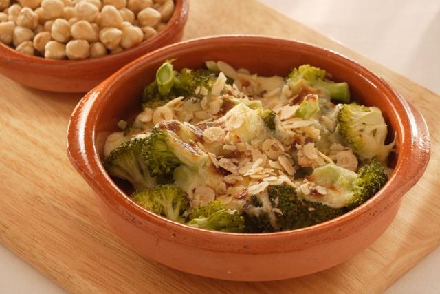 Broccoli and cheese gratin with hazlenuts
