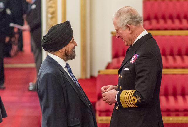Jagdev Singh Virdee, a fellow of the Royal Statistical Society and editor of the British Sikh Report, being conferred the MBE for services to statistics and the Sikh community by Prince Charles (HT)