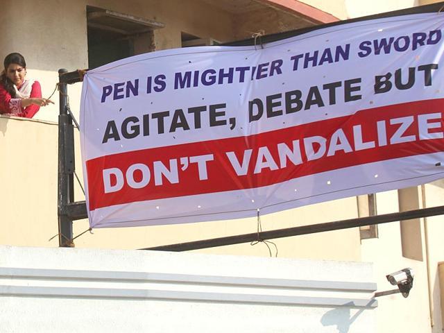 A banner put at ex-Mumbai sheriff Nana Chudasama's office a day after MNS workers vandalised his office at Churchgate in Mumbai. (Kunal Patil/HT Photo) A banner put at ex-Mumbai sheriff Nana Chudasama's office a day after MNS workers vandalised his office at Churchgate in Mumbai. (Kunal Patil/HT Photo)