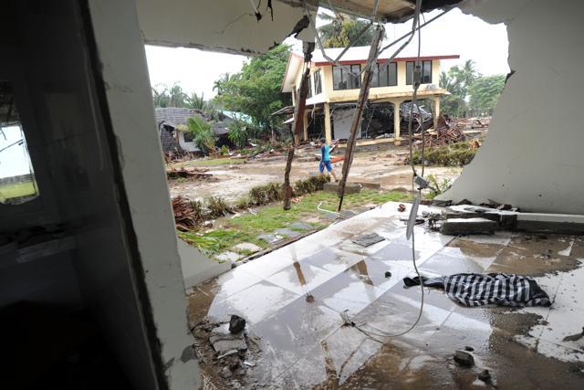 A man walks between damaged buildings at the Mutiara Carita Cottages in Carita in Banten province on December 24, 2018, two days after a tsunami - caused by activity at a volcano known as the "child" of Krakatoa - hit the west coast of Indonesia's Java island. (AFP Photo) A man walks between damaged buildings at the Mutiara Carita Cottages in Carita in Banten province on December 24, 2018, two days after a tsunami - caused by activity at a volcano known as the "child" of Krakatoa - hit the west coast of Indonesia's Java island. (AFP Photo)