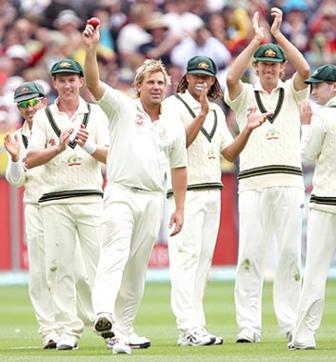 Shane Warne acknowledges the crowd after picking up his 700th wicket at the MCG. (Getty Image) Shane Warne acknowledges the crowd after picking up his 700th wicket at the MCG. (Getty Image)