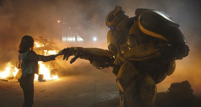 This image released by Paramount Pictures shows Hailee Steinfeld as Charlie and Bumblebee in a scene from Bumblebee. (AP) This image released by Paramount Pictures shows Hailee Steinfeld as Charlie and Bumblebee in a scene from Bumblebee. (AP)