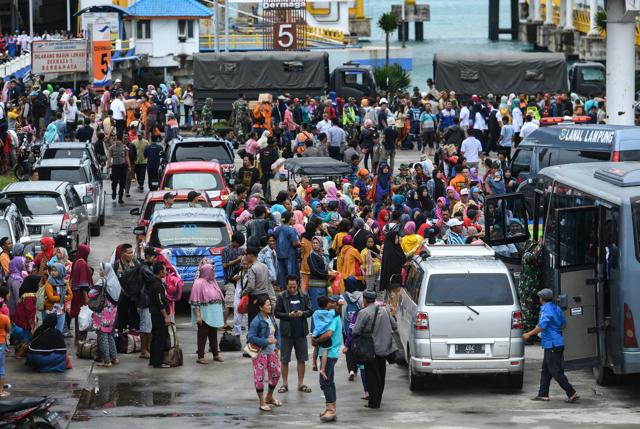 Residents disembark from a ferry at the port after being evacuated from Sebesi Island, in Bakauheni in Lampung province on December 26, 2018. (AFP) Residents disembark from a ferry at the port after being evacuated from Sebesi Island, in Bakauheni in Lampung province on December 26, 2018. (AFP)