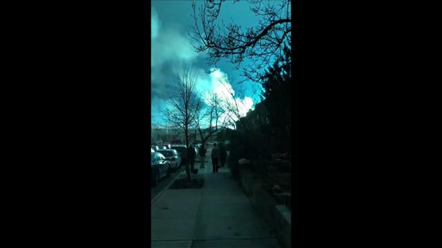 “The lights you have seen throughout the city appear to have been from a transformer explosion at a Con Ed facility in Queens,” the New York Police Department tweeted. (AFP PHOTO / ANDREW RIOS / TWITTER) “The lights you have seen throughout the city appear to have been from a transformer explosion at a Con Ed facility in Queens,” the New York Police Department tweeted. (AFP PHOTO / ANDREW RIOS / TWITTER)