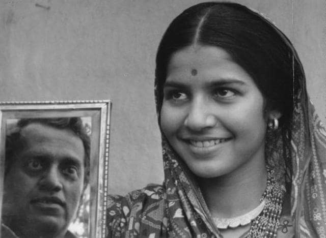 Utpal Dutt and Suhasini Mulay in Bhuvan Shome. Utpal Dutt and Suhasini Mulay in Bhuvan Shome.