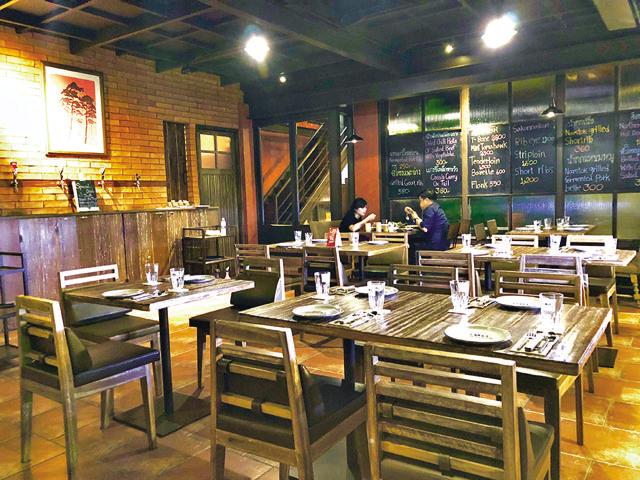 100 Mahaseth is a non-fancy Bangkok restaurant where everything is uniformly excellent 100 Mahaseth is a non-fancy Bangkok restaurant where everything is uniformly excellent