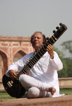 Sitar maestro Nishat Khan will perform a solo concert, Moon on the Water, at the Royal Opera House. Sitar maestro Nishat Khan will perform a solo concert, Moon on the Water, at the Royal Opera House.