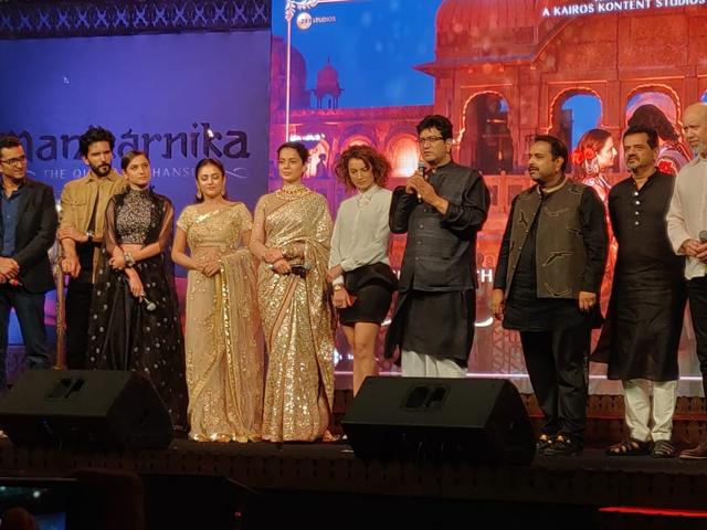 Kangana Ranaut and the rest of the cast and crew of Manikarnika. Kangana Ranaut and the rest of the cast and crew of Manikarnika.