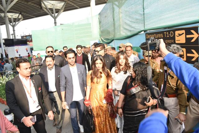 Bollywood stars at the airport. (Viral Bhayani) Bollywood stars at the airport. (Viral Bhayani)