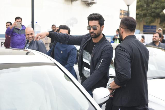 Vicky Kaushal at the airport. (Viral Bhayani) Vicky Kaushal at the airport. (Viral Bhayani)
