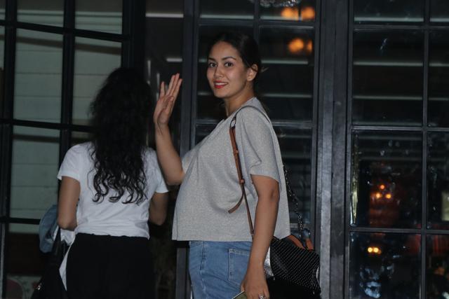 Mira Rajput steps out in style, Sonam Kapoor dazzles in red at airport ...