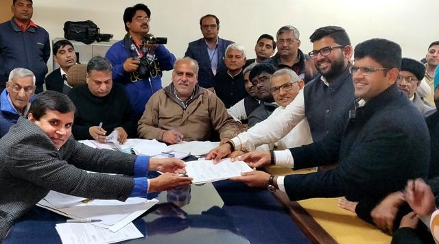 Jannayak Janata Party (JJP) leader Digvijay Chautala filing his nomination for Jind by-election in the presence of state president Sardar Nishan Singh and Hisar MP Dushyant Chautala, in Jind, on Thursday, January 10, 2019. (Manoj Dhaka / HT Photo )