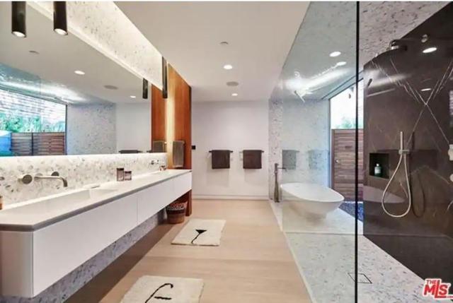 Priyanka Chopra and Nick Jonas’ home in Beverly Hills, Los Angeles. (redfin.com)