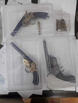 Police recovered three country-made pistols from the accused Aman Khan. (HT Photo) Police recovered three country-made pistols from the accused Aman Khan. (HT Photo)