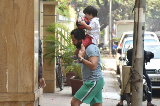 Saif Ali Khan was spotted with Taimur in Mumbai. (Viral Bhayani) Saif Ali Khan was spotted with Taimur in Mumbai. (Viral Bhayani)