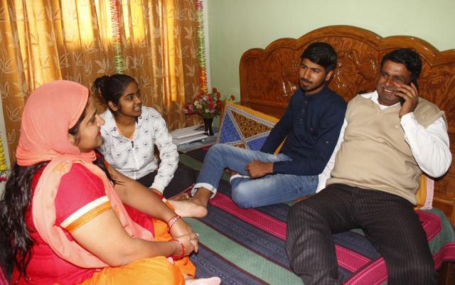 A Gurugram traffic police personnel enjoying his first ever weekly off by spending it with his family at his residence, at Police lines, in Gurugram. (Yogendra Kumar/HT PHOTO) A Gurugram traffic police personnel enjoying his first ever weekly off by spending it with his family at his residence, at Police lines, in Gurugram. (Yogendra Kumar/HT PHOTO)