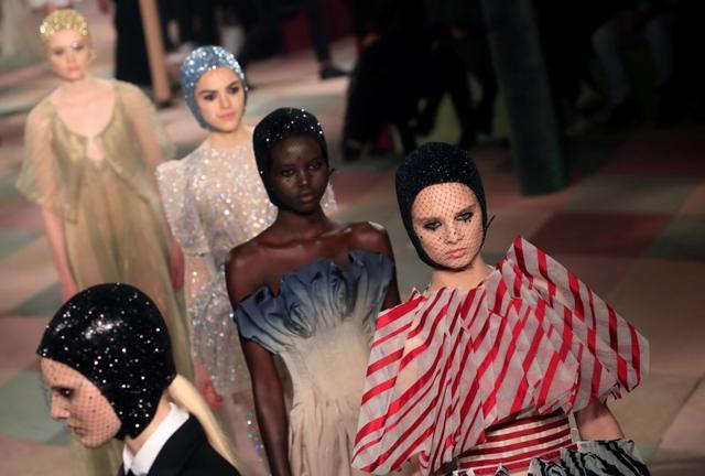 Models present creations by designer Maria Grazia Chiuri as part of her Haute Couture Spring-Summer 2019 collection show for fashion house Dior in Paris, France, January 21, 2019. REUTERS/Gonzalo Fuentes (REUTERS) Models present creations by designer Maria Grazia Chiuri as part of her Haute Couture Spring-Summer 2019 collection show for fashion house Dior in Paris, France, January 21, 2019. REUTERS/Gonzalo Fuentes (REUTERS)