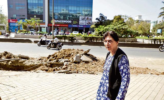 Jharna Banerji, a resident, says a divider was constructed and the turning was blocked. (Rahul Raut/HT PHOTO)