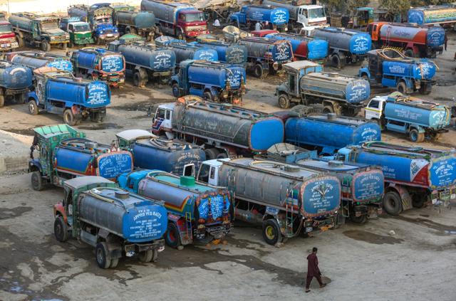 Water tankers in Karachi. Photographer: Asim Hafeez/Bloomberg (Bloomberg) Water tankers in Karachi. Photographer: Asim Hafeez/Bloomberg (Bloomberg)