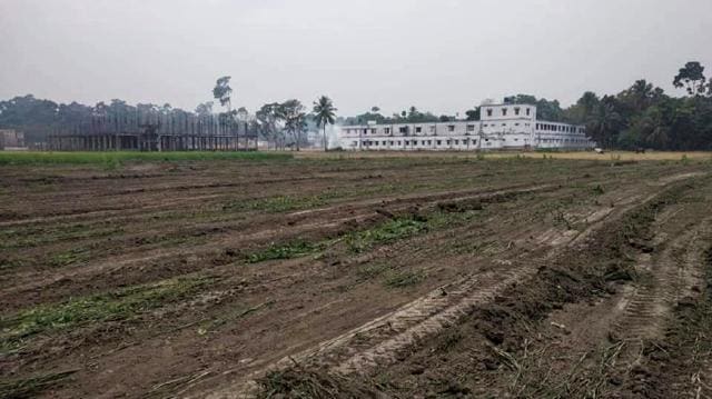 The agricultural land selected for Narendra Moodi’s rally in N. 24 Parganas district on February 2. (HT Photo) The agricultural land selected for Narendra Moodi’s rally in N. 24 Parganas district on February 2. (HT Photo)
