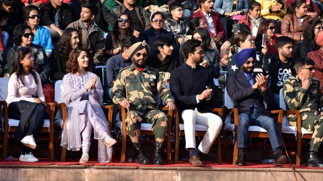 Attari: Actors Vicky Kaushal and Yami Gautam during 2019 Republic Day celebrations at Attari-Wagah border in Punjab, on Jan 26, 2019. (Photo: IANS) (IANS) Attari: Actors Vicky Kaushal and Yami Gautam during 2019 Republic Day celebrations at Attari-Wagah border in Punjab, on Jan 26, 2019. (Photo: IANS) (IANS)
