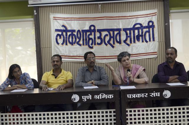 (From left) Alka Pawangadkar, Ibrahim Khan, Milind Chavan, Manisha Gupte and Akash Sable, members of Lokshahi Utsav Samiti at a press conference on Monday. (Ravindra Joshi/HT PHOTO) (From left) Alka Pawangadkar, Ibrahim Khan, Milind Chavan, Manisha Gupte and Akash Sable, members of Lokshahi Utsav Samiti at a press conference on Monday. (Ravindra Joshi/HT PHOTO)
