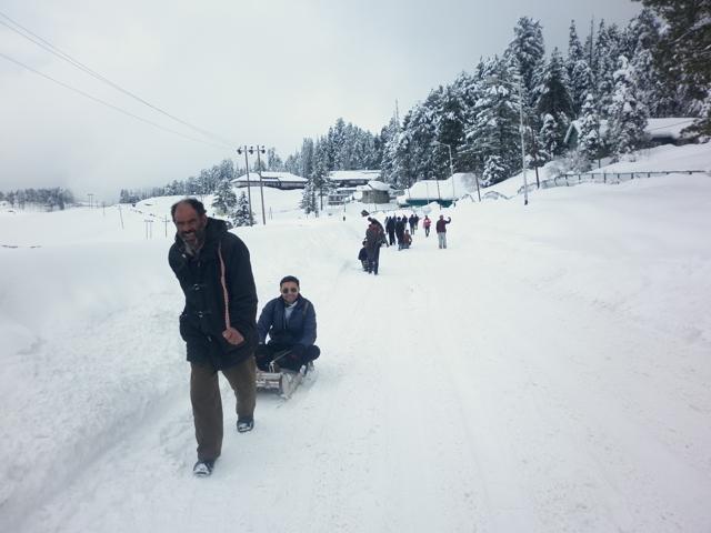 Tourists enjoy in snow at Gulmarg, Jammu & Kashmir, February 04, 2019. (HT Photo ) Tourists enjoy in snow at Gulmarg, Jammu & Kashmir, February 04, 2019. (HT Photo )