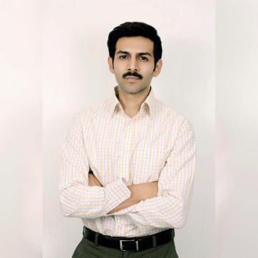 Kartik Aaryan’s new look from the remake of Pati Patni Aur Woh. (Photo: Instagram/kartikaaryan) Kartik Aaryan’s new look from the remake of Pati Patni Aur Woh. (Photo: Instagram/kartikaaryan)