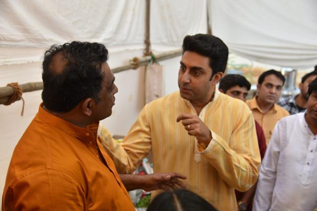 Abhishek Bachchan chats with Anurag Basu. (Varinder Chawla) Abhishek Bachchan chats with Anurag Basu. (Varinder Chawla)