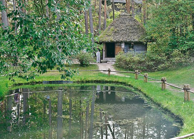The old houses of the Ethnographic Open-Air Museum (Saubhadra Chatterji)