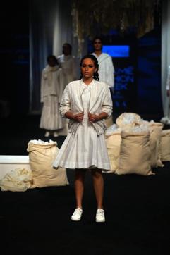 Models showcase the outfit of Bunon at Lakme Fashion Week in BKC in Mumbai. (Hemanshi Kamani/HT)