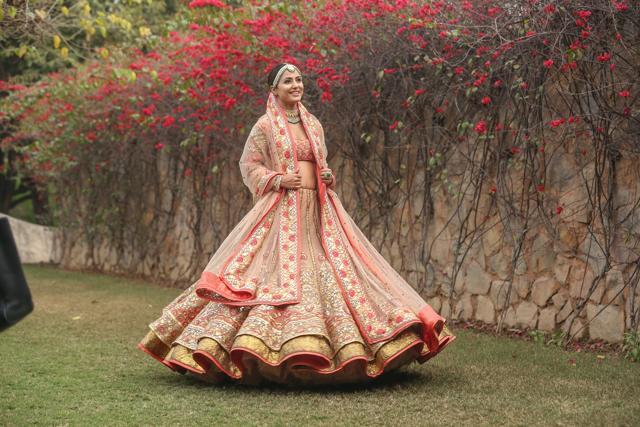 Hina Khan in a Reynu Taandon creation. (Raajessh Kashyap/HT Photo)