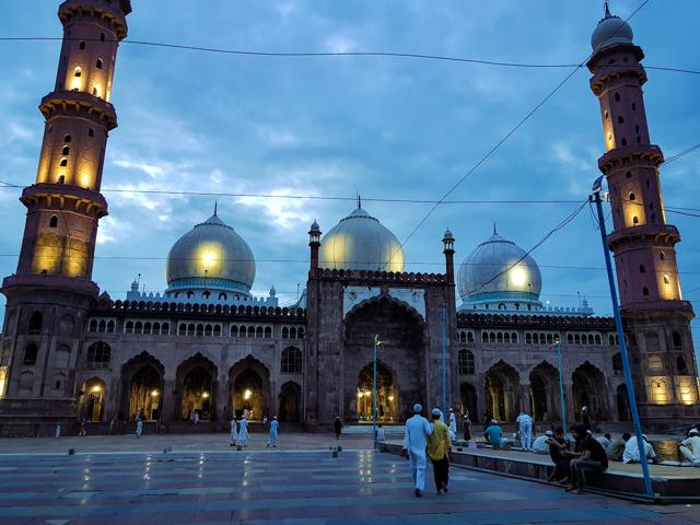 In old Bhopal, the walk starts at the Taj-ul-Masjid, the country’s largest mosque. In old Bhopal, the walk starts at the Taj-ul-Masjid, the country’s largest mosque.