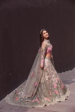 Hina Khan in a creation by Rimple and Harpreet Narula. (Raajessh Kashyap/HT Photo)
