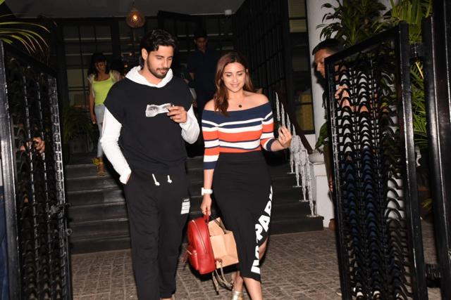 Parineeti Chopra and Sidharth Malhotra outside an eatery. (Varinder Chawla) Parineeti Chopra and Sidharth Malhotra outside an eatery. (Varinder Chawla)