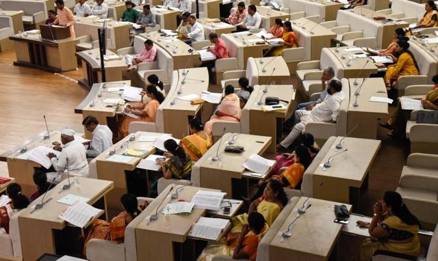 Corporators in attendence for the release of the budget. (Sanket Wankhade/HT PHOTO)