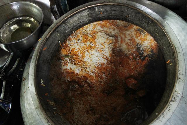 A cauldron of biryani at Dil Pasand Biryani Point in Old Delhi. (Photo: Waseem Gashroo/HT) A cauldron of biryani at Dil Pasand Biryani Point in Old Delhi. (Photo: Waseem Gashroo/HT)