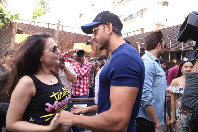 Hrithik Roshan greets Ameesha Patel at the event. (Varinder Chawla) Hrithik Roshan greets Ameesha Patel at the event. (Varinder Chawla)