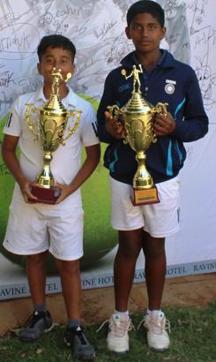 Cahir Warik (left) and Manas Dhamne with their trophies after winning doubles title at the u-14 super series tennis tournament at Ravine hotel tennis courts in Panchgani on Thursday. (HT PHOTO)