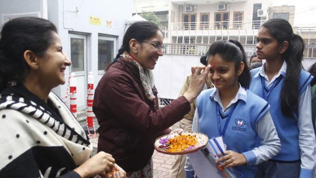 Teachers wish good luck to students at an examination centre before they appear for class 10th IT and class 12th English CBSE examinations, in Gurugram (Yogendra Kumar/ HT) Teachers wish good luck to students at an examination centre before they appear for class 10th IT and class 12th English CBSE examinations, in Gurugram (Yogendra Kumar/ HT)