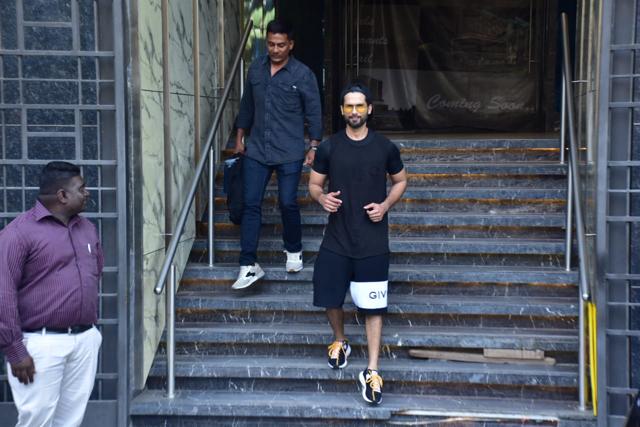 Shahid Kapoor spotted by the paparazzi. (Varinder Chawla) Shahid Kapoor spotted by the paparazzi. (Varinder Chawla)
