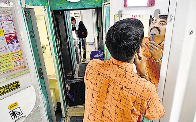 A traveller gets ready for the day before the train reaches Delhi. (Arijit Sen/HT Photo) A traveller gets ready for the day before the train reaches Delhi. (Arijit Sen/HT Photo)