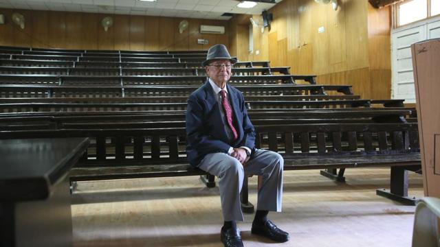 Distinguished Professor Emeritus Dr P C Dandiya in lecture hall at SMS Medical college, in Jaipur (Himanshu Vyas/ Hindustan times) Distinguished Professor Emeritus Dr P C Dandiya in lecture hall at SMS Medical college, in Jaipur (Himanshu Vyas/ Hindustan times)