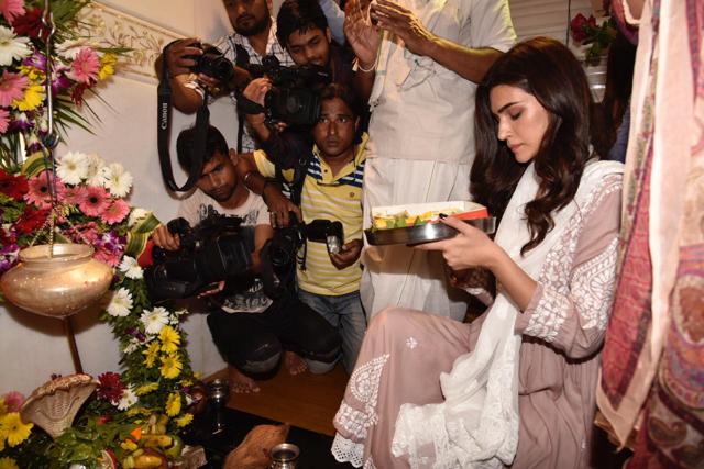 Kriti Sanon worships Lord Shiva on Mahashivratri on Monday. (Photo: Varinder Chawla)