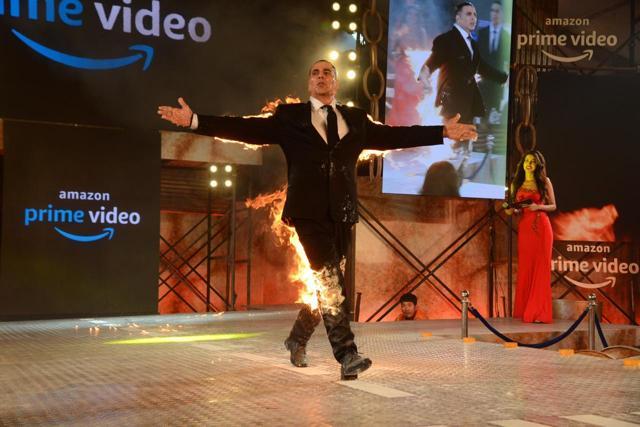 Akshay Kumar walked on stage while on fire. (Photo: Varinder Chawla) Akshay Kumar walked on stage while on fire. (Photo: Varinder Chawla)