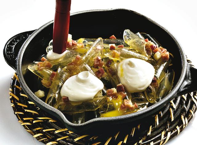 Macaroni carbonara, made with tubes of transparent guanciale-flavoured gelatine at Disfrutar in Barcelona