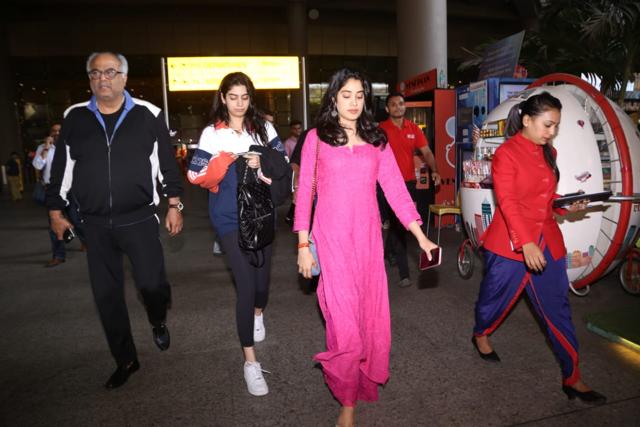 Boney, Khushi and Janhvi Kapoor at the airport. (Varinder Chawla) Boney, Khushi and Janhvi Kapoor at the airport. (Varinder Chawla)