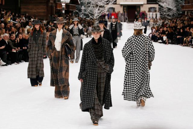 See pics from Karl Lagerfeld's final collection for Chanel at Paris Fashion  Week