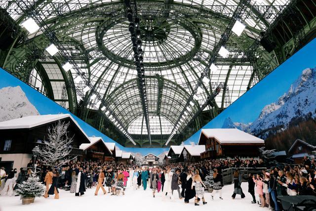 Models present creations by late designer Karl Lagerfeld as part of his Fall/Winter 2019-2020 women's ready-to-wear collection show for fashion house Chanel at the Grand Palais during Paris Fashion Week in Paris, France March 5, 2019. REUTERS/Regis Duvignau (REUTERS) Models present creations by late designer Karl Lagerfeld as part of his Fall/Winter 2019-2020 women's ready-to-wear collection show for fashion house Chanel at the Grand Palais during Paris Fashion Week in Paris, France March 5, 2019. REUTERS/Regis Duvignau (REUTERS)